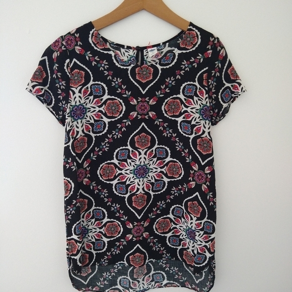 Old Navy XS Patterned Short Sleeve Blouse - Picture 2 of 2